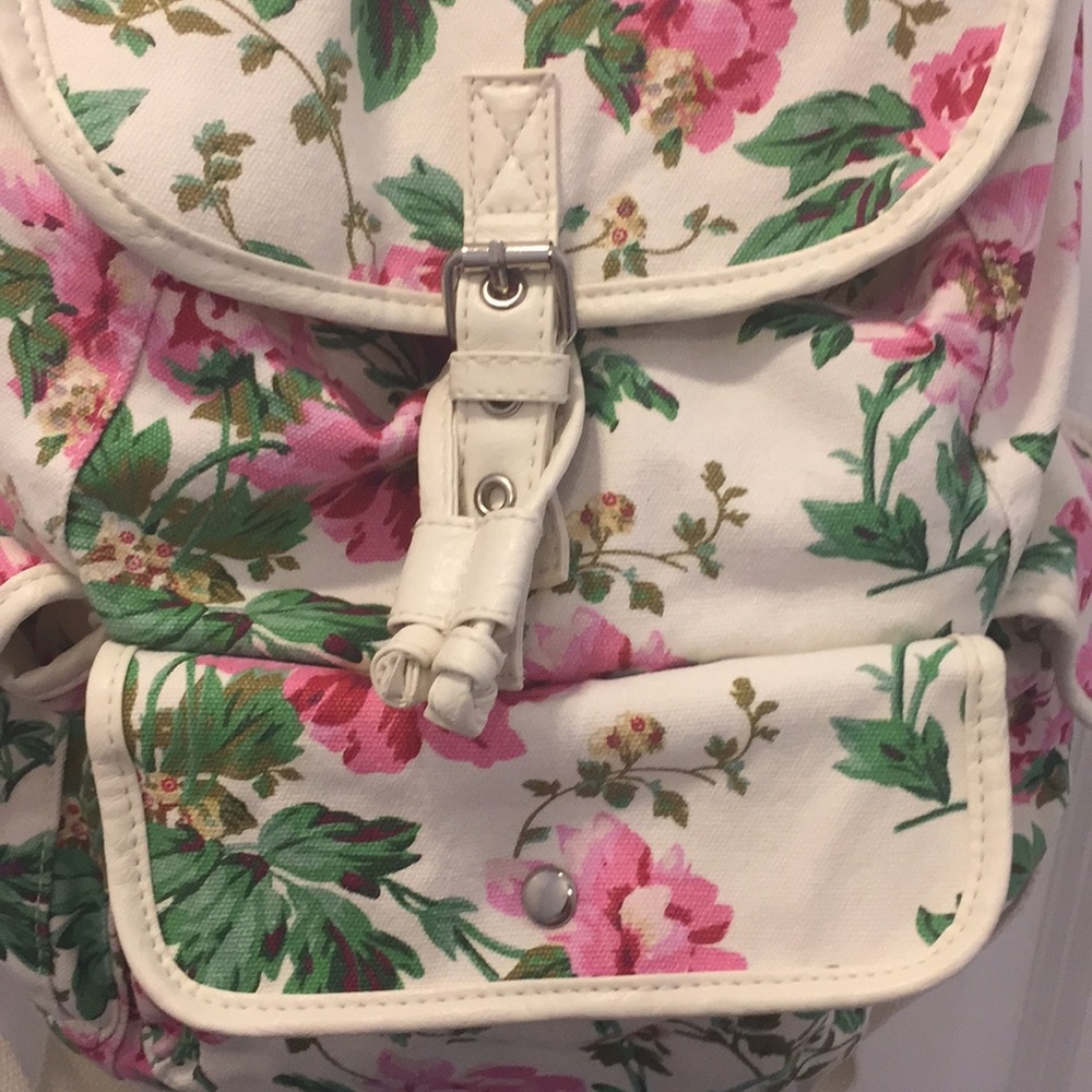Pretty Floral  backpack - Picture 3 of 5